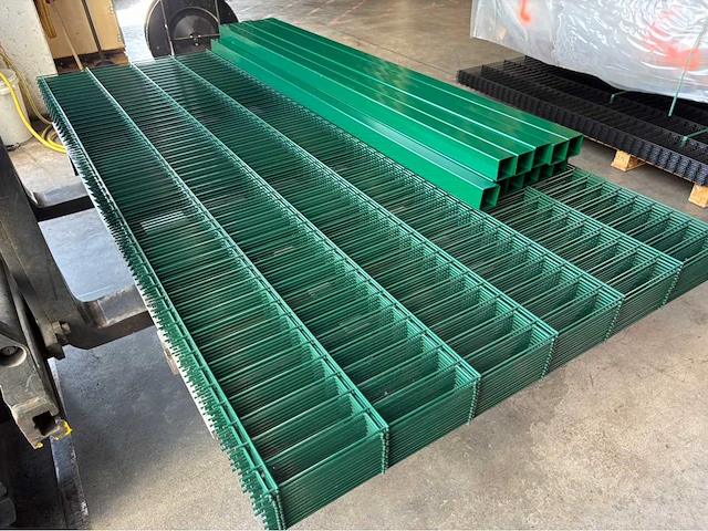 Europees fabrikaat dubbelstaafmat 6/5/6mm lot panelen met palen en bevestigingen - afbeelding 4 van  11