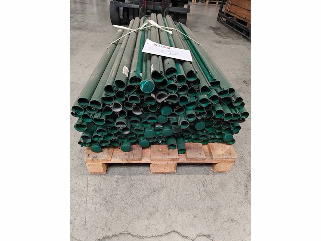 Europees fabrikaat groen lot tuinpalen - afbeelding 3 van  4