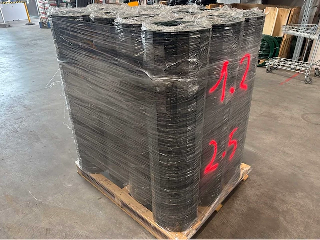Europees fabrikaat lot tuindraad - afbeelding 1 van  6