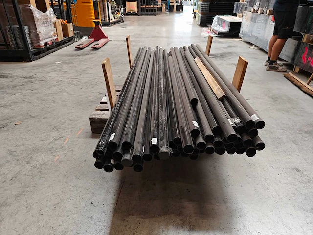 Europees fabrikaat ronde palen lot tuinpalen - afbeelding 2 van  3