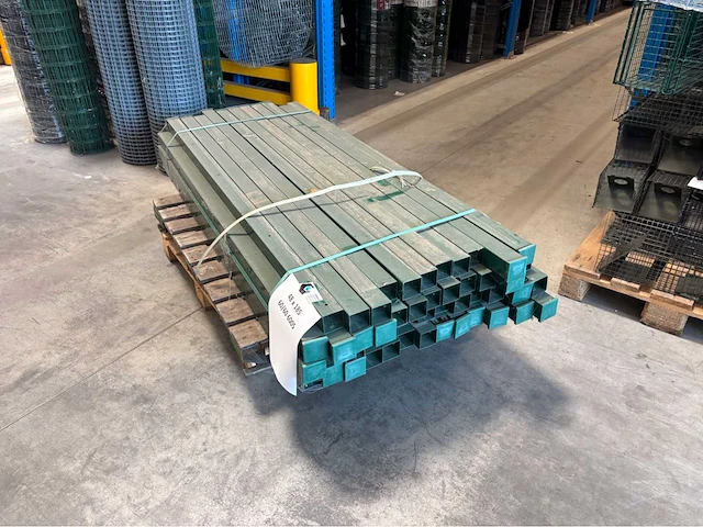 Europees fabrikaat vierkant 60x60mm lot viekrant palen - afbeelding 1 van  3