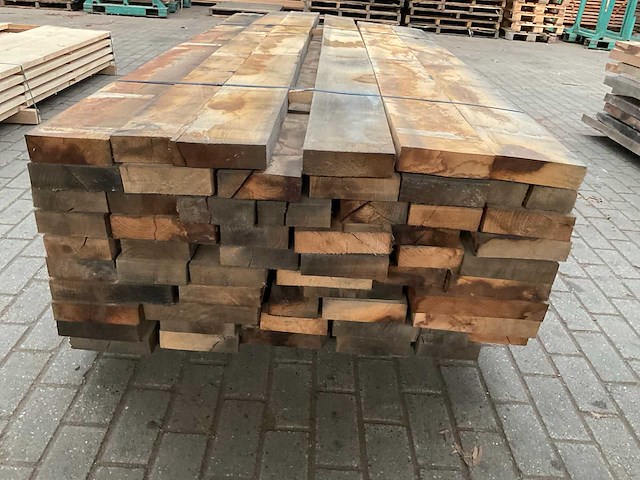 Europees kastanje planken 52 mm ca. 1,4 m³ - afbeelding 2 van  5