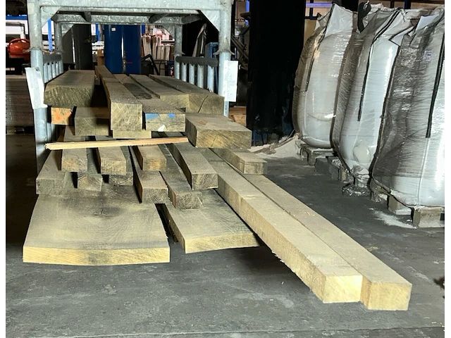 Europese eiken balken 1,116 m³ - afbeelding 2 van  5