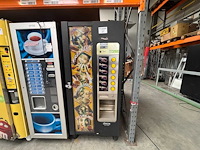 Eurovendor - hamburger - verkoopautomaat - afbeelding 1 van  5