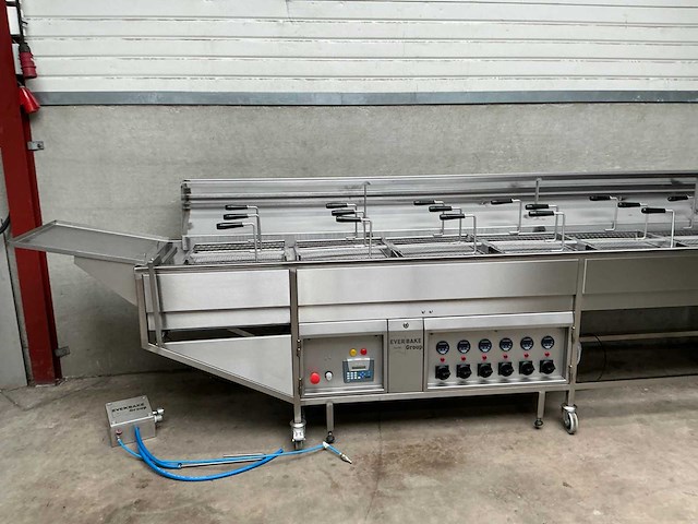 Everbake - eb creare 6000 - frituurlijn voor oliebollen en appelbeignets - afbeelding 6 van  9