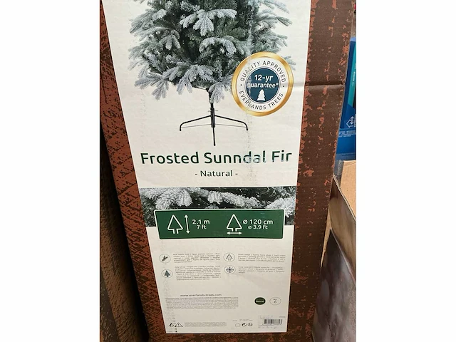 Everlands frosted sunndal fit- naturel kerst- & seizoensartikelen kunstkerstboom - afbeelding 2 van  2