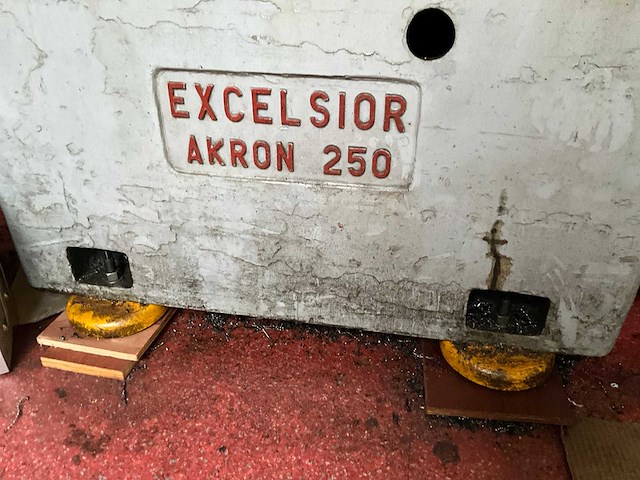 Excelsior akron 250 draaibank - afbeelding 12 van  14