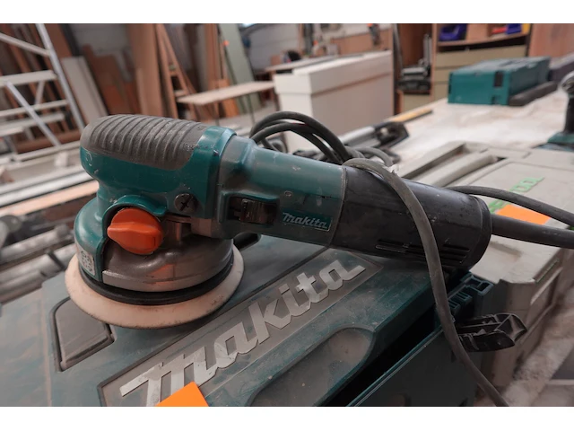 Excentrische schuurmachine makita - afbeelding 2 van  5