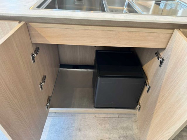 Exclusieve designkeuken met neolith keramisch werkblad, kookeiland en aeg-inbouwtoestellen - afbeelding 10 van  20