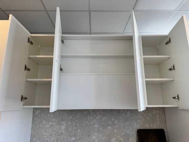 Exclusieve designkeuken met neolith keramisch werkblad, kookeiland en aeg-inbouwtoestellen - afbeelding 8 van  20