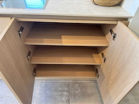 Exclusieve designkeuken met neolith keramisch werkblad, kookeiland en aeg-inbouwtoestellen - afbeelding 3 van  20