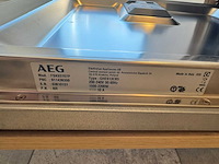 Exclusieve designkeuken met neolith keramisch werkblad, kookeiland en aeg-inbouwtoestellen - afbeelding 10 van  20