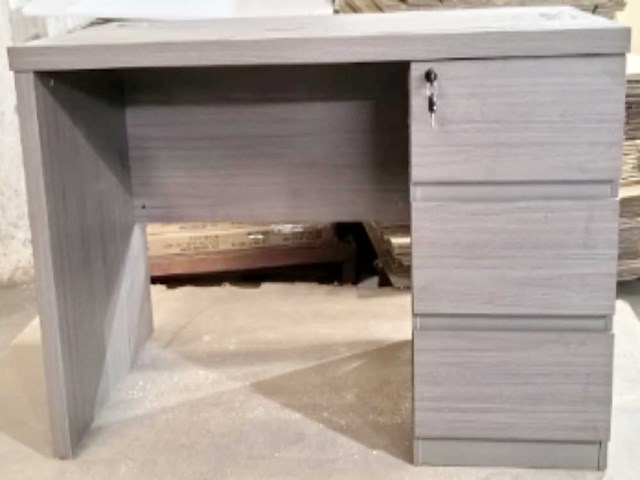 Executive desk-melemine - afbeelding 1 van  1