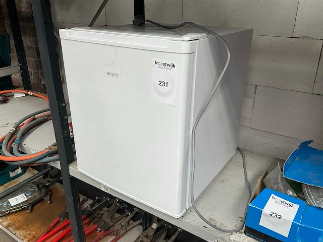 Exquisit kb05-v-040ew mini koelkast - afbeelding 1 van  5