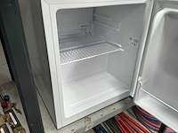 Exquisit kb05-v-040ew mini koelkast - afbeelding 4 van  5