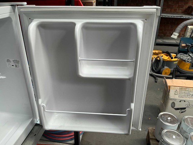 Exquisit kb05-v-040ew mini koelkast - afbeelding 3 van  5