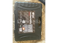 Extra lage garagekrik 4 ton en een 22 delige ringratel-steeksleutel set 6-32mm - afbeelding 8 van  10