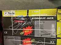 Extra lage garagekrik 4 ton en een 22 delige ringratel-steeksleutel set 6-32mm