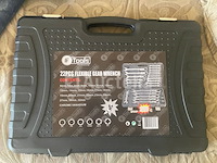 Extra lage garagekrik 4 ton en een 22 delige ringratel-steeksleutel set 6-32mm - afbeelding 2 van  10