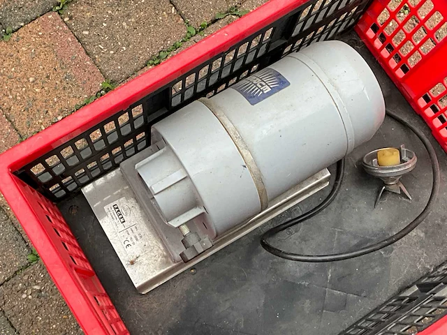 Facem elektrische vleesmolen (gehaktmolen) met toebehoren en worstvuller - afbeelding 2 van  2