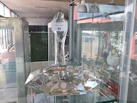 Facetgeslepen kristallen asbak val saint lambert, kristallen sculptuur van een madonna met kind ontworpen door rene delvenne voor val saint lambert