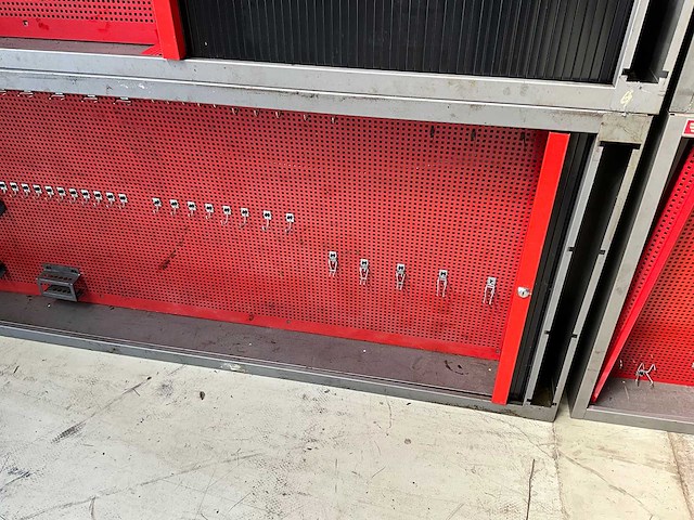 Facom - hangkast met schuifdeur - diverse onderdelen, gereedschappen en accessoires - afbeelding 1 van  2
