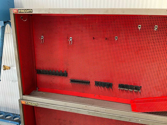 Facom - hangkast met schuifdeur - diverse onderdelen, gereedschappen en accessoires - afbeelding 4 van  4