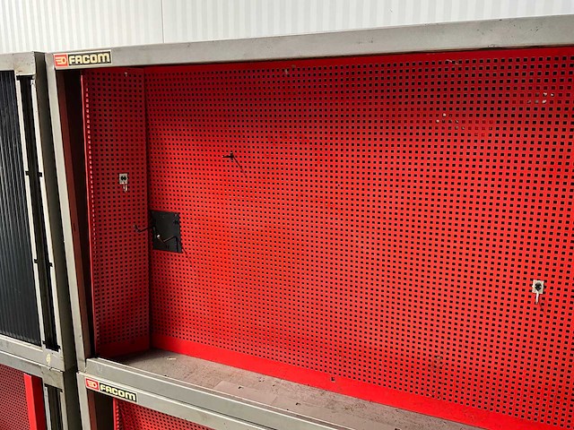 Facom - hangkast met schuifeur - diverse onderdelen, gereedschappen en accessoires - afbeelding 1 van  2