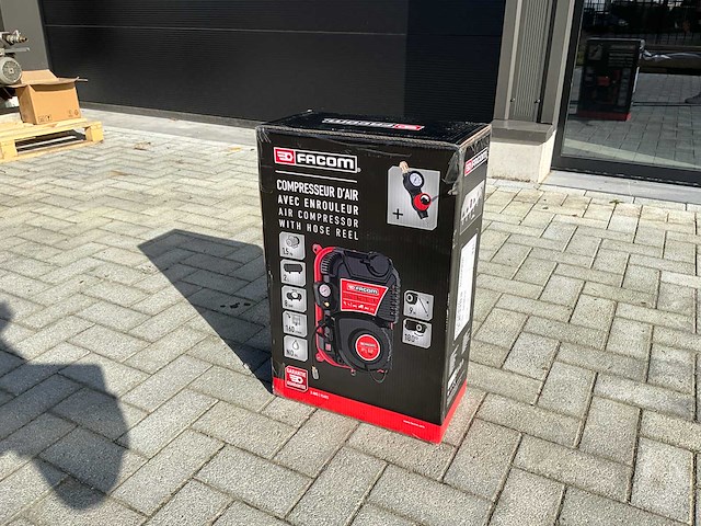Facom 8bar 1.5hp wand luchtcompressor - afbeelding 3 van  3