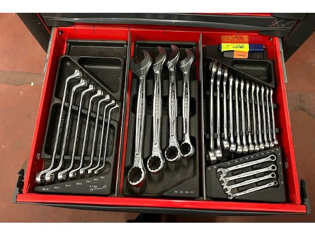 Facom mobiele gereedschapskar gevuld - afbeelding 9 van  12