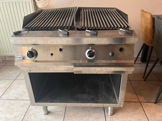Fagor gas grill- en bakplaat, voorzien van 2 bakzones en onderkast - afbeelding 1 van  4