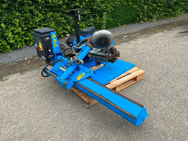 Faip - project 26 - banden de-en montageapparaat voor vrachtwagen - bandenmachine - afbeelding 1 van  7
