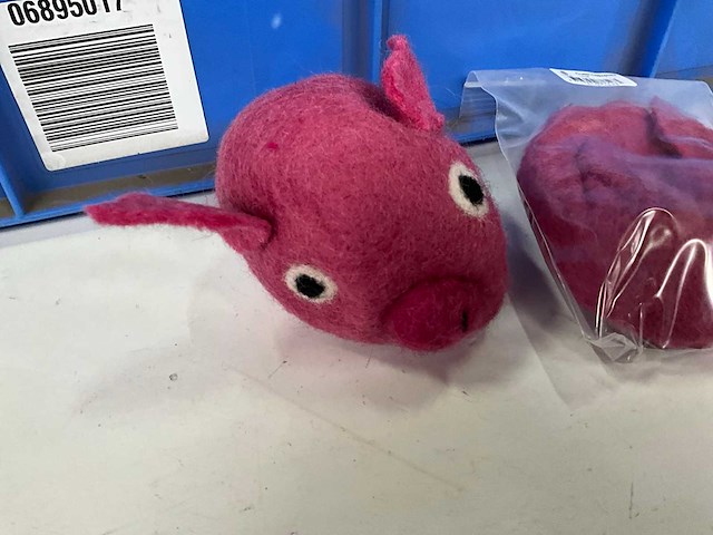 Fair forward fair trade handgemaakte portemonnee varken (85x) - afbeelding 3 van  6