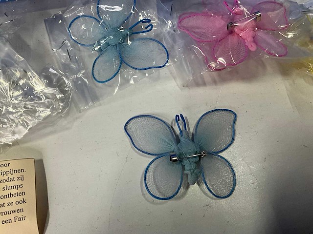 Fair forward fairtrade broche vlinders in diverse kleuren - afbeelding 6 van  7