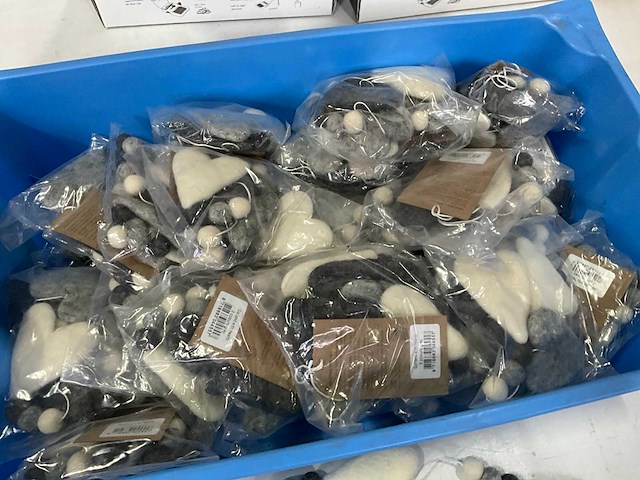 Fair forward fairtrade handgemaakte hartjes hanger wol (25x) - afbeelding 2 van  5