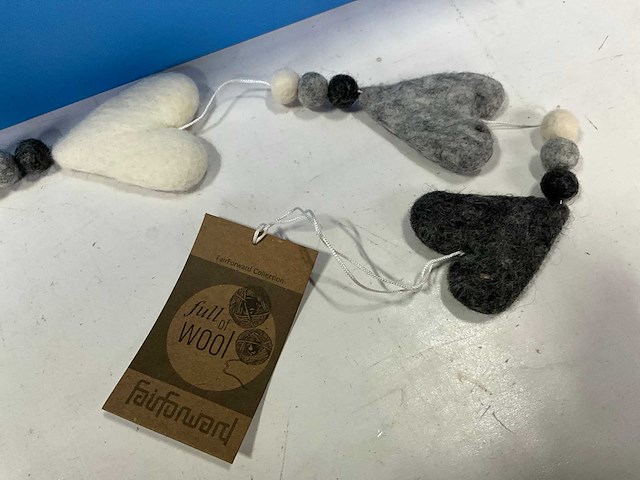 Fair forward fairtrade handgemaakte hartjes hanger wol (25x) - afbeelding 4 van  5