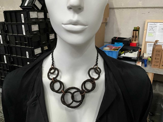 Fair forward fairtrade ketting zwart (60x) - afbeelding 1 van  6