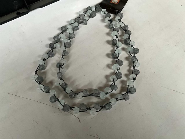 Fair forward fairtrade kralen ketting grijstinten (30x) - afbeelding 5 van  7
