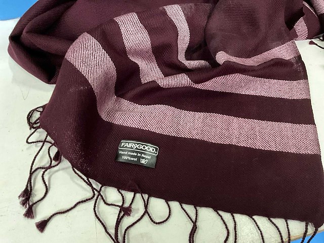 Fair forward fairtrade sjaal aubergine (21x) - afbeelding 3 van  4