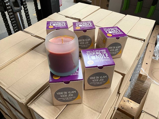 Fair trade 100% plantaardige kaars ‘blueberry smoothie’ van bak olie (380x) - afbeelding 1 van  7