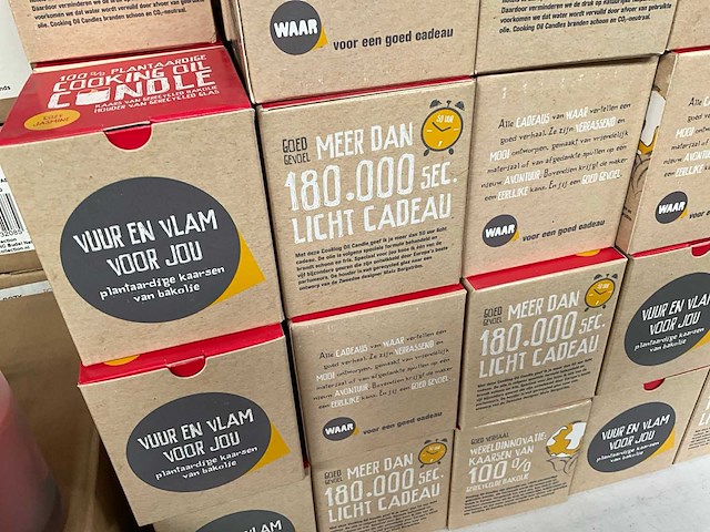 Fair trade 100% plantaardige kaars ‘cozy jasmine’ van bak olie (139x) - afbeelding 5 van  7