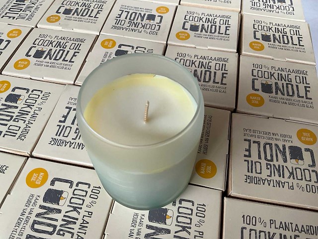 Fair trade 100% plantaardige kaars ‘naked soul’ van bak olie (50x) - afbeelding 1 van  1