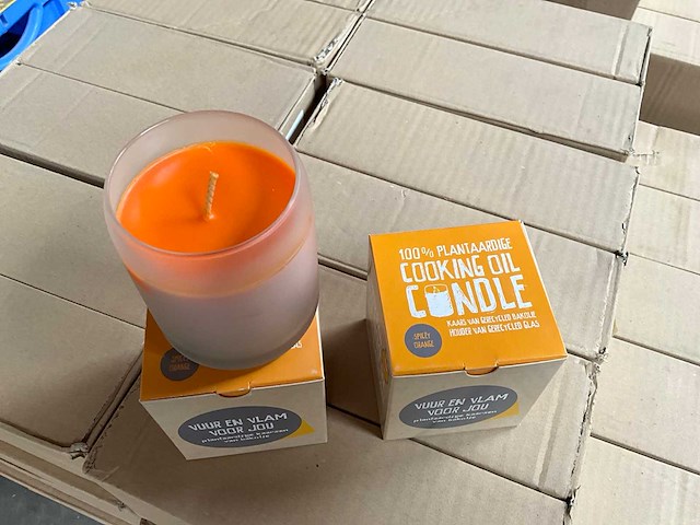 Fair trade 100% plantaardige kaars ‘spicy orange’ van bak olie (306x) - afbeelding 3 van  9