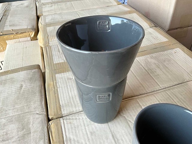 Fair trade 2-delige koffie maker ‘cha’ grijs keramiek (79x) - afbeelding 3 van  6