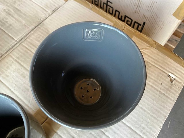 Fair trade 2-delige koffie maker ‘cha’ grijs keramiek (79x) - afbeelding 4 van  6