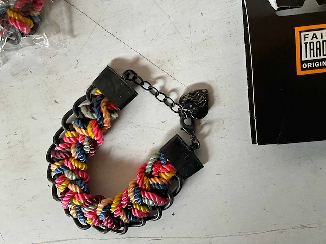 Fair trade armband multicolor (58x) - afbeelding 3 van  5