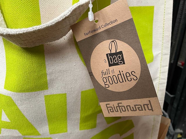 Fair trade canvas shopper crème/groen +/- 44 x 14 x 40cm (200x) - afbeelding 4 van  6
