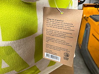 Fair trade canvas shopper crème/groen +/- 44 x 14 x 40cm (200x) - afbeelding 5 van  6