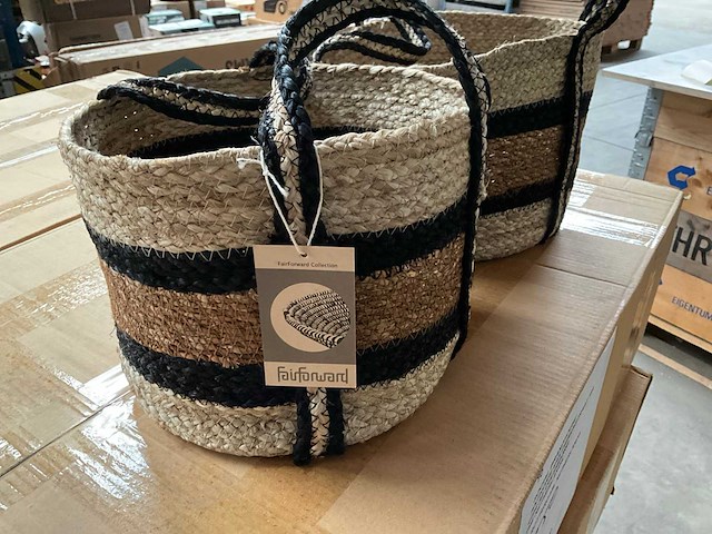 Fair trade jute mand hogla beige/zwart ?25 x 21 cm hoog (49x) - afbeelding 4 van  6