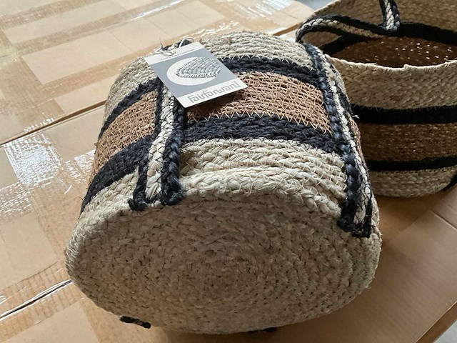 Fair trade jute mand hogla beige/zwart ?25 x 21 cm hoog (49x) - afbeelding 5 van  6